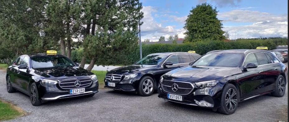 Taksi Virrat - kolme Mercedes-taksia